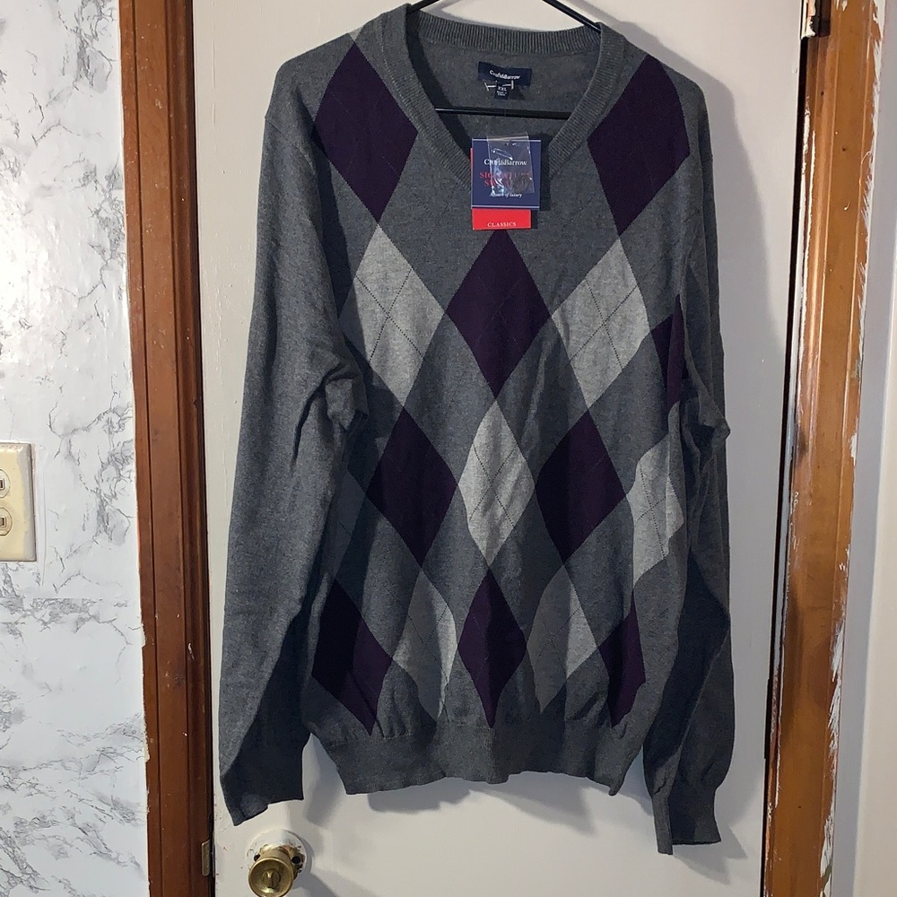 Croft&Barrow V-Neck Men Sweater in Gray and Purple Argyle